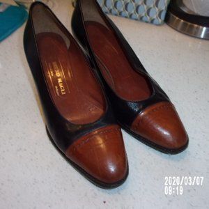 Bruno Magli  Black & Brown Leather Pumps Size 8